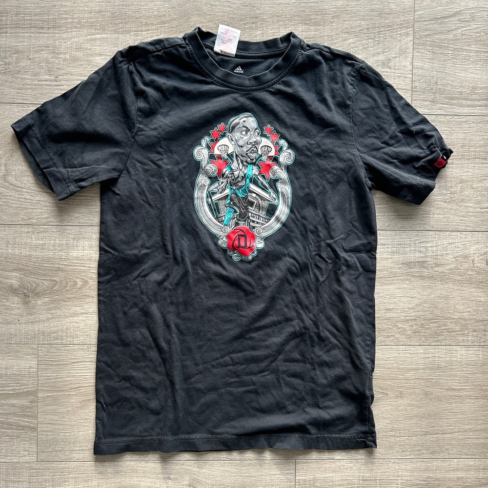 Adidas Derrick Rose Graphic Tee – Black – Kids XL